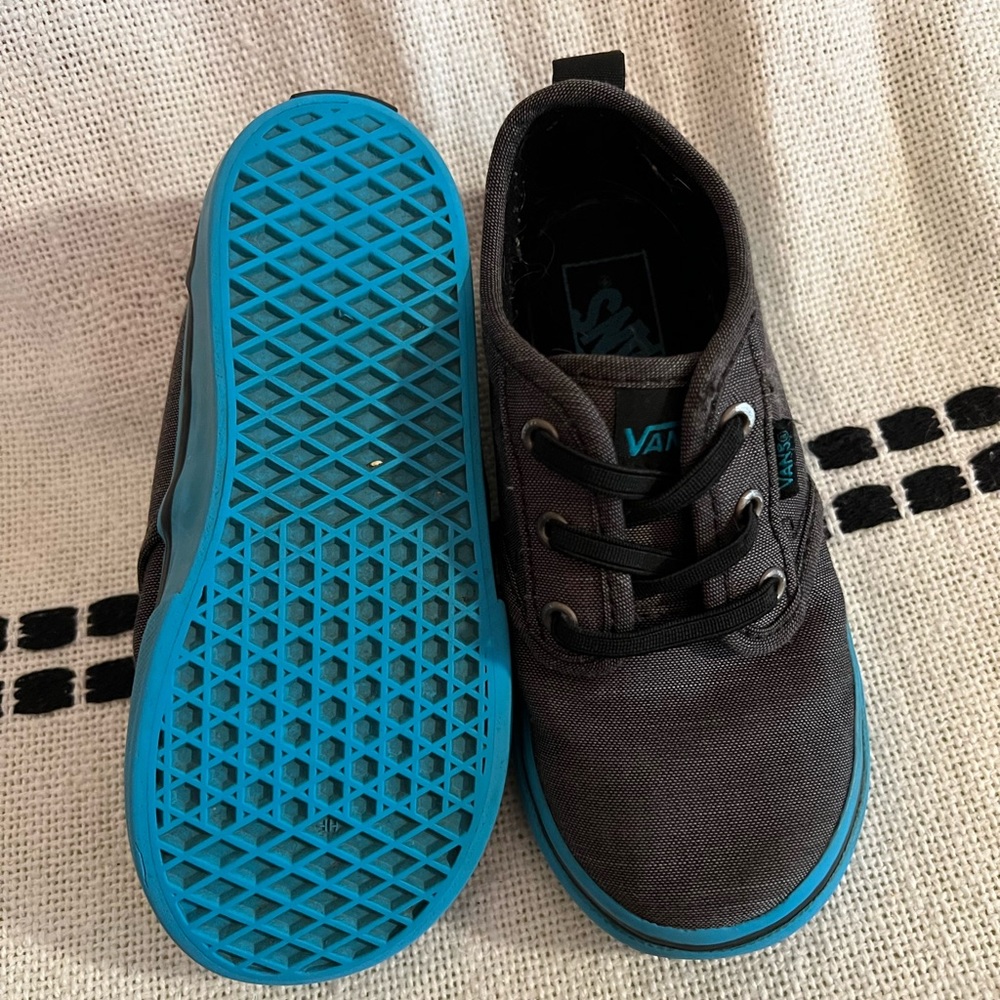 Toddler size 9 vans - Picture 2 of 3